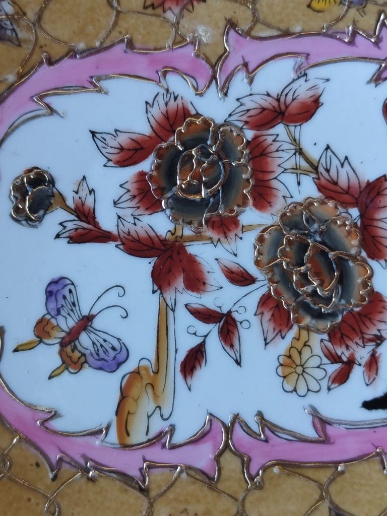 Conjunto de pratos decorativos.
