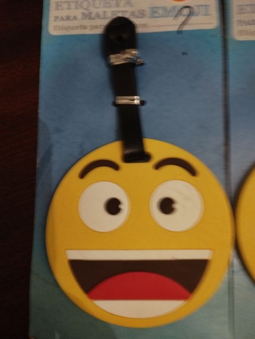 Etiquetas emoji para malas e afins
