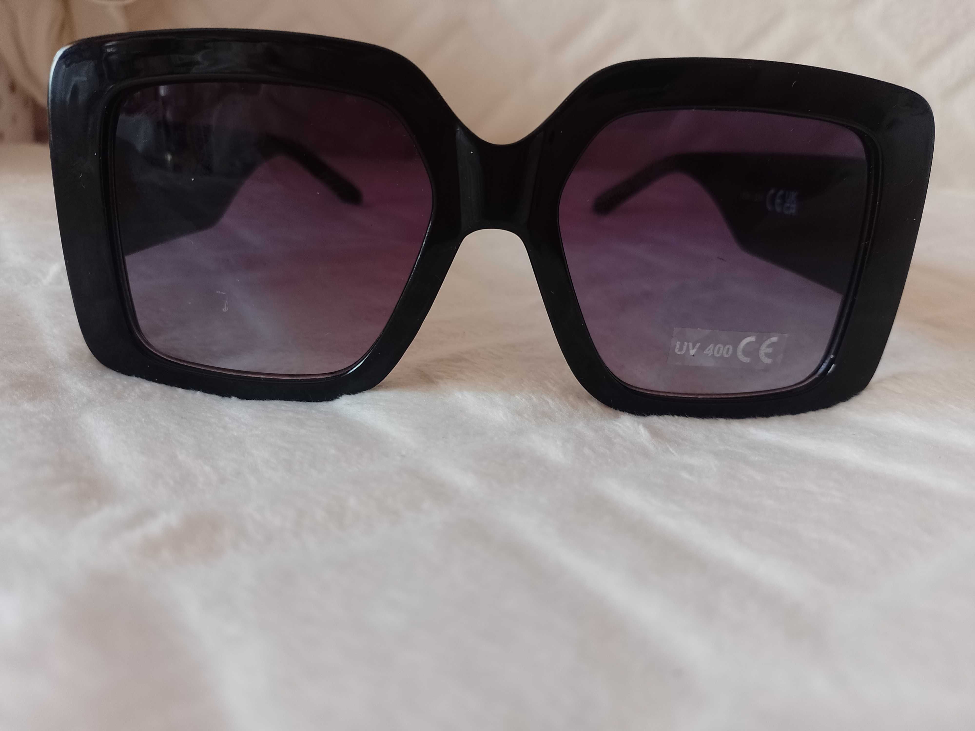 Accessories/Duże, czarne okulary przeciwsłoneczne w Etui, Muchy, NOWE