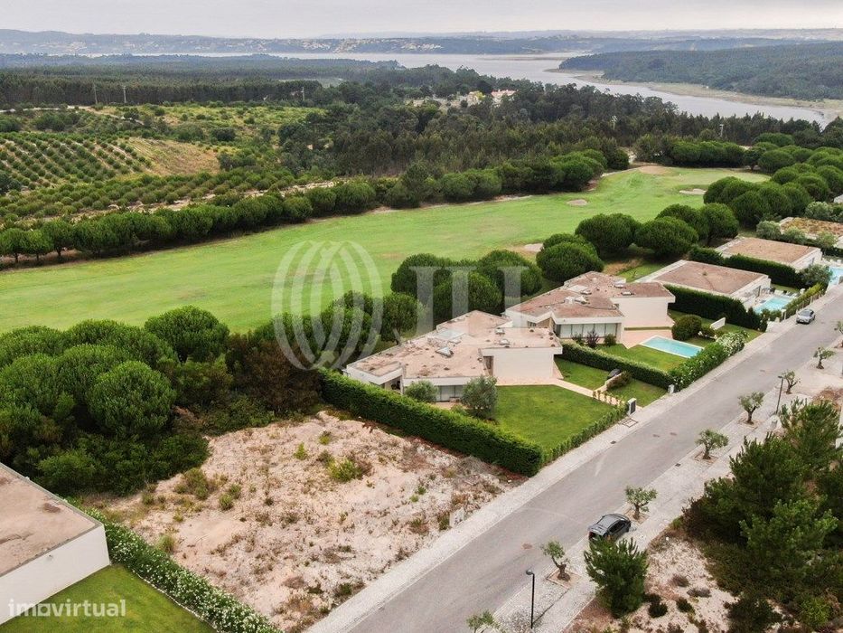 Terreno com projecto aprovado no Bom Sucesso, em Óbidos
