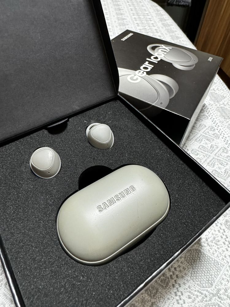 Продам наушники Samsung Gear IconX