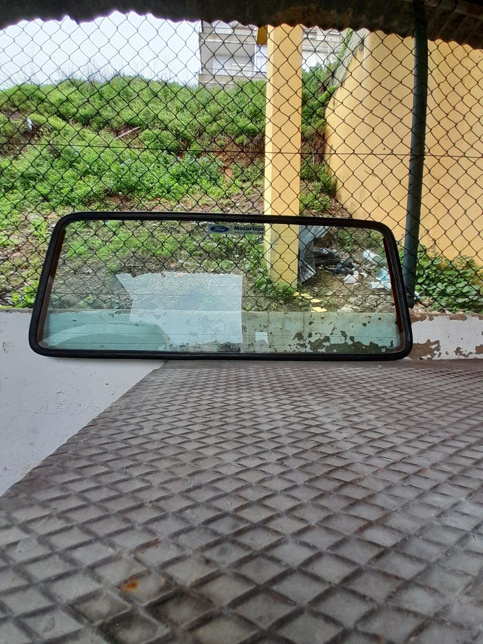 Vidro traseiro ford transit