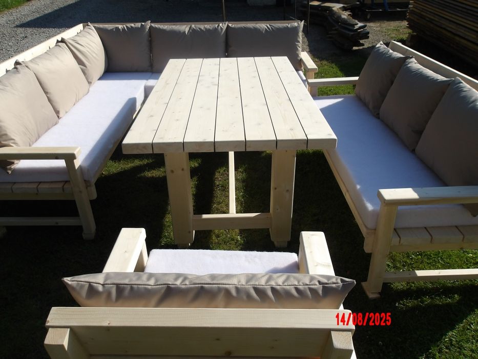 Meble ogrodowe drewniane nowoczesne i stylowe