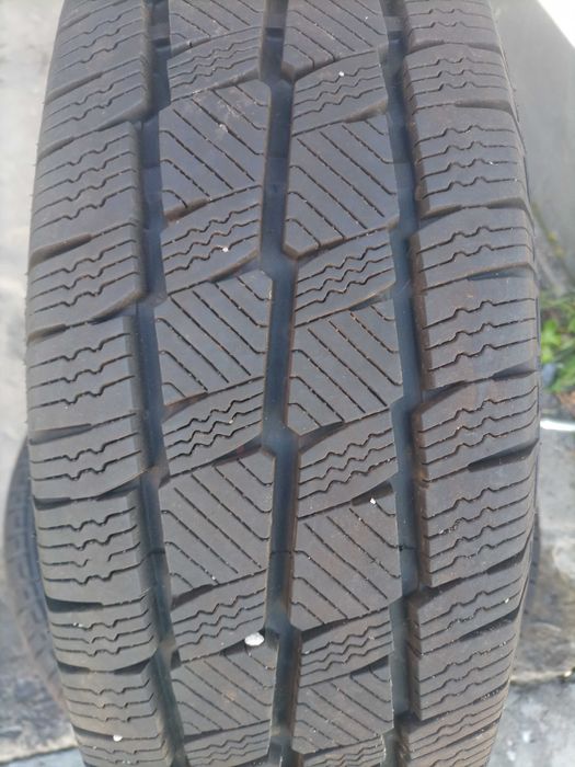 Opony do busa wzmacniane c