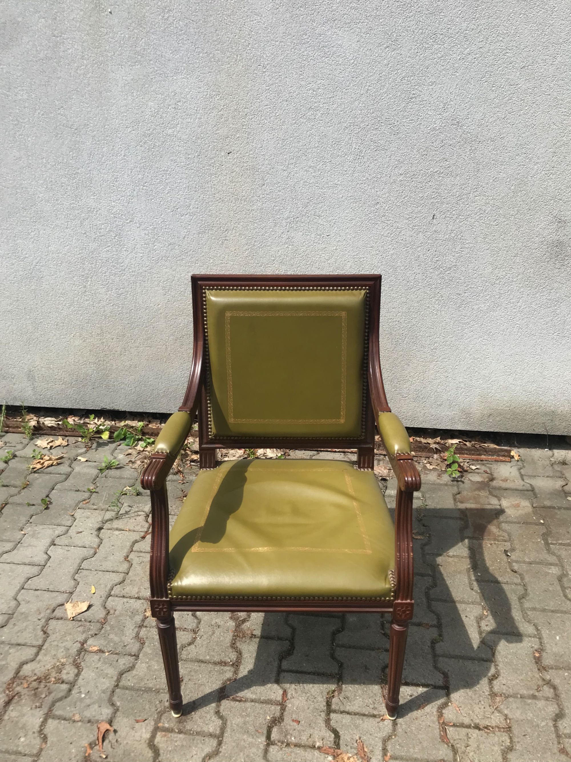 Stylowy fotel w bardzo dobrym stanie