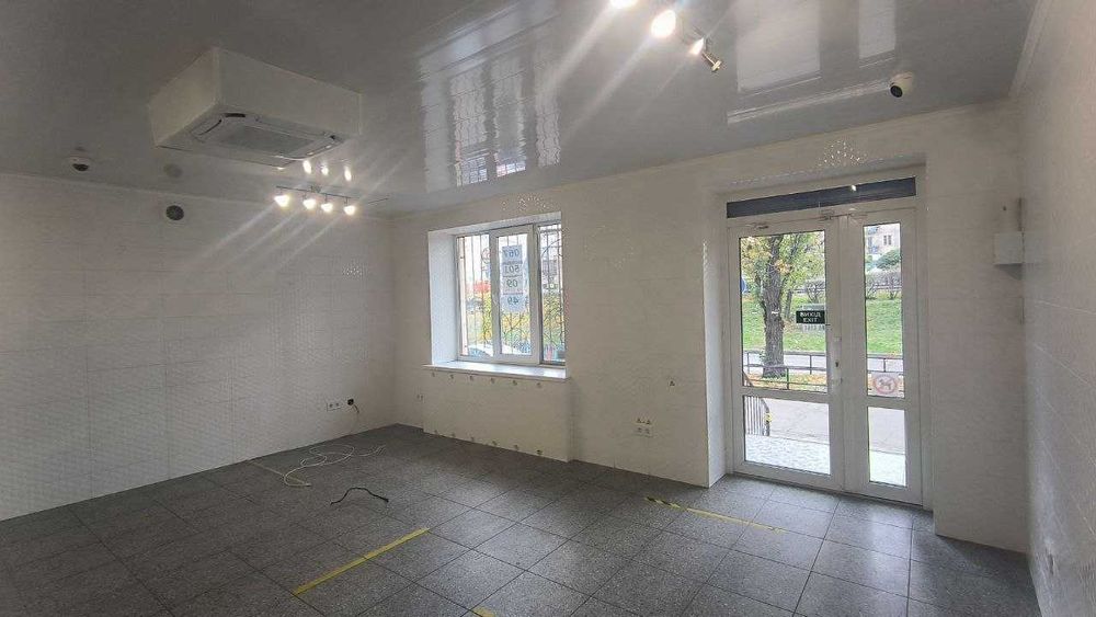 ПРОДАЖ приміщення 31кв. Н/Ф 1 поверх фасад пр. Соборності 16