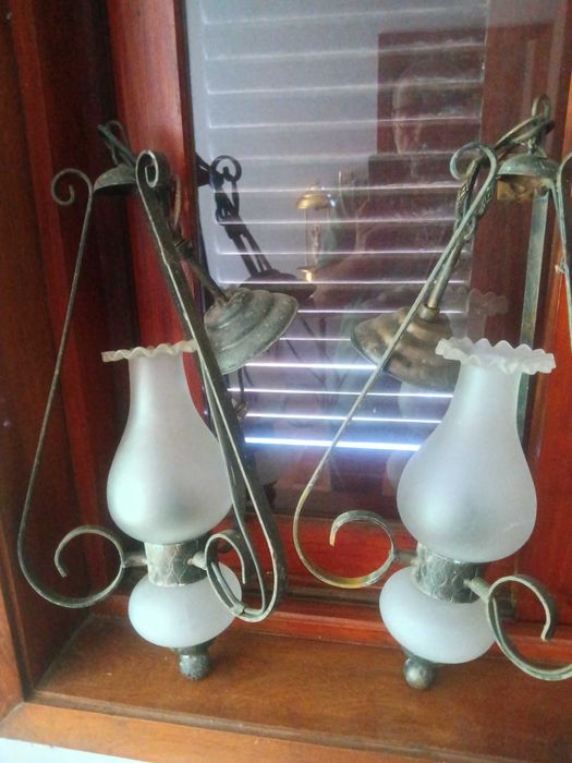 Vendo par de candeeiros.