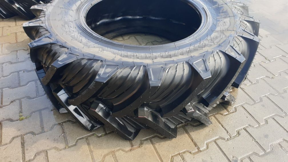Opona rolnicza Taurus Point 8 16.9 r 28 kpl.2 sztuki