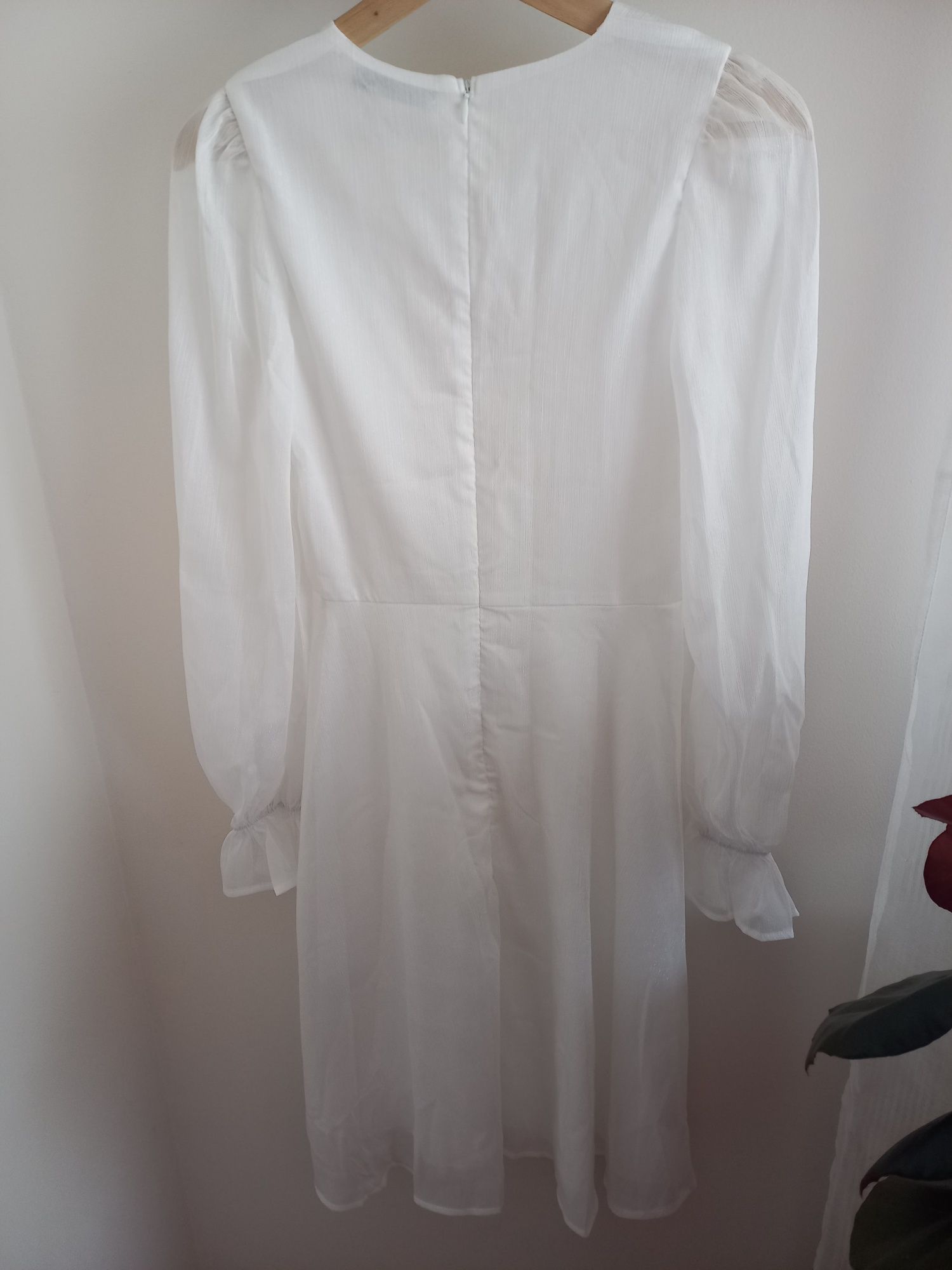 Vestido branco - tam S - Shein (NOVO)

Completamente novo, nunca usado