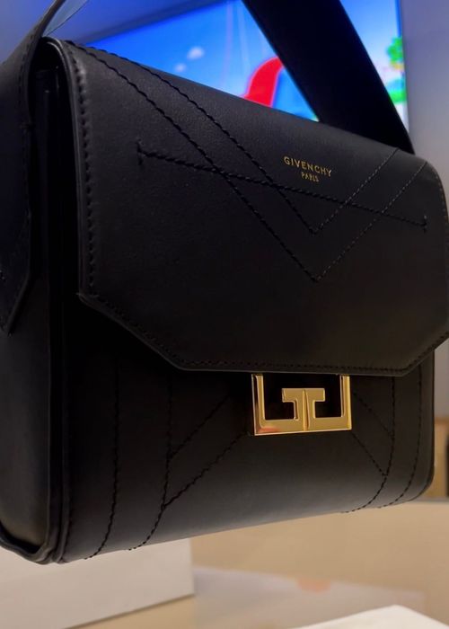 Жіноча брендова шкіряна сумка з широким ременем та з клапаном