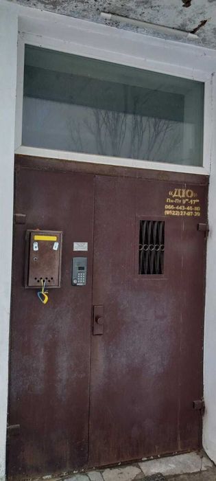 Продам 1-о к/к 37 м2 з меблями та технікою біля площі Ангела.