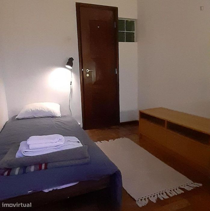 452932 - Quarto com cama de solteiro, com casa...