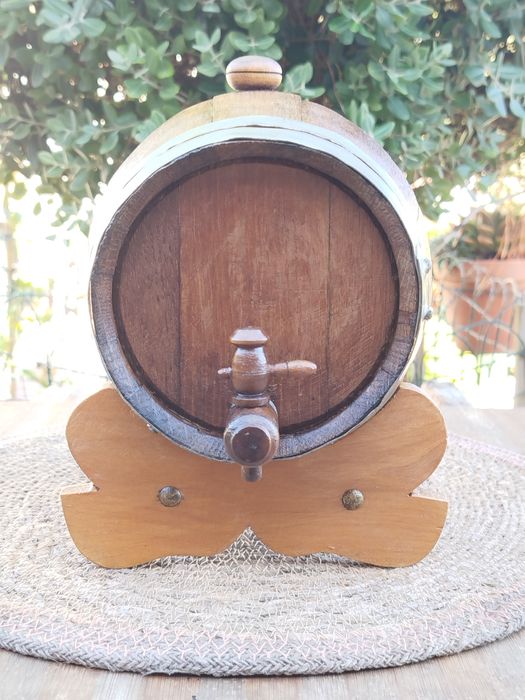 Pipa artesanal de madeira completa.