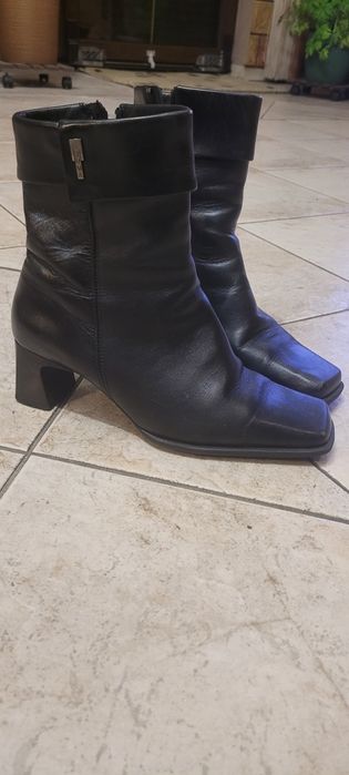 Czarne skórzane ocieplane botki kozaki na stabilnym niskim obcasie r40