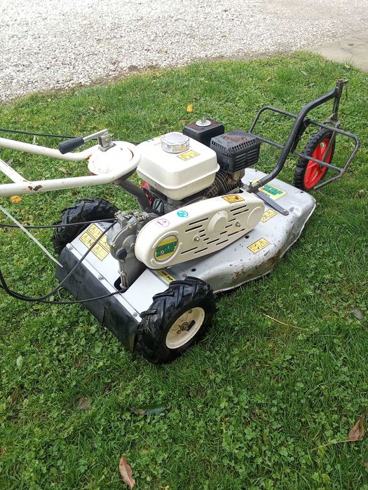 Kosiarka spalinowa z napędem