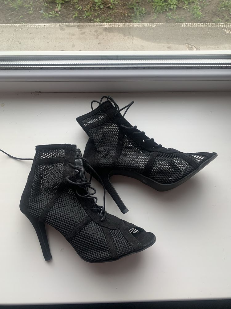 Туфлі Heels 41 розмір + наколінники в подарунок