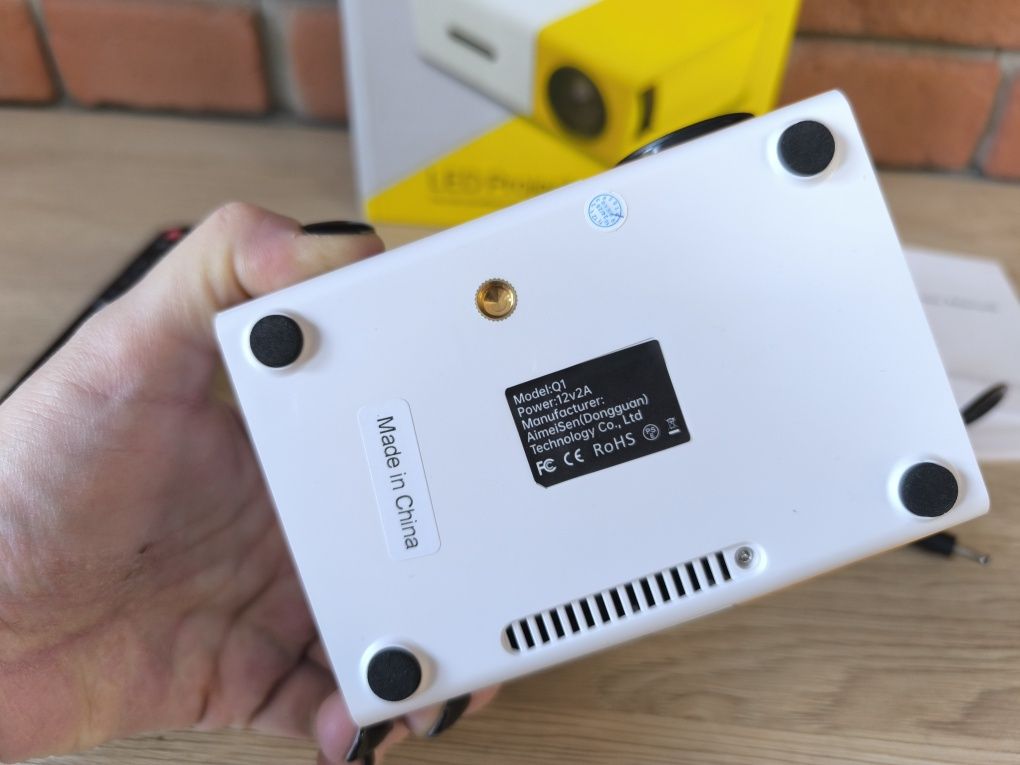 Likwidacja sklepu wyprzedaż Przenośny rzutnik mini projektor LED FULL
