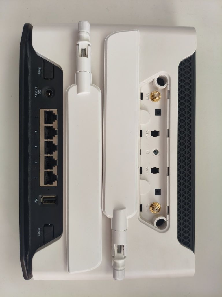 Router Mikrotik Chateau LTE12 + antena zewnętrzna + 2 wewnętrzne + oka