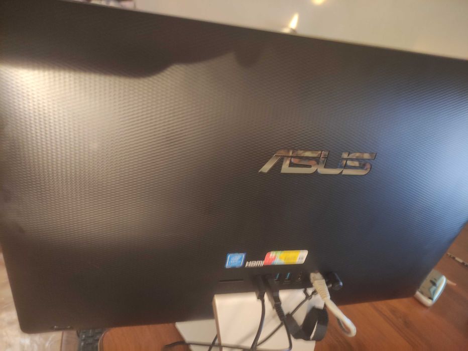 Продам моноблок ASUS Vivo AiO V221ID