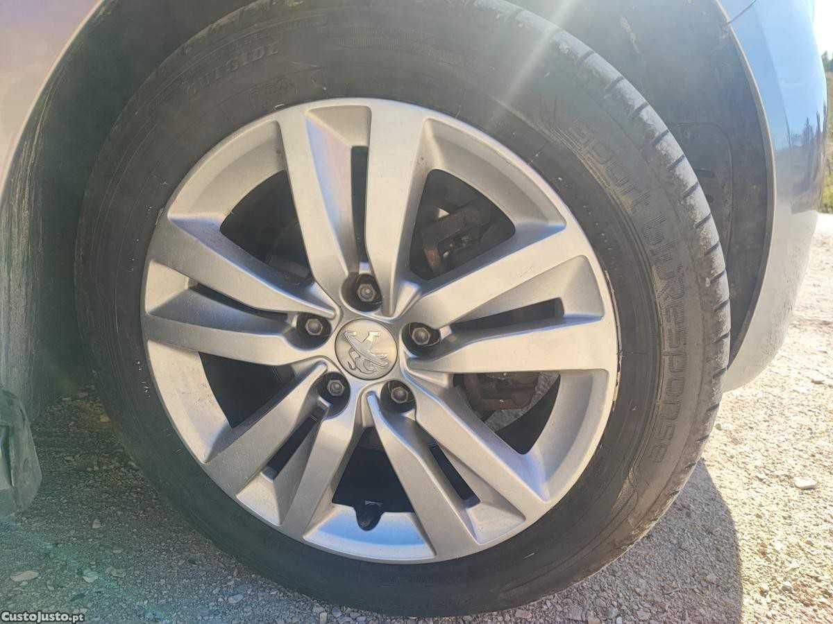 Peugeot 308 1.6 BlueHDi 120cv Automático 95 mil km - 17