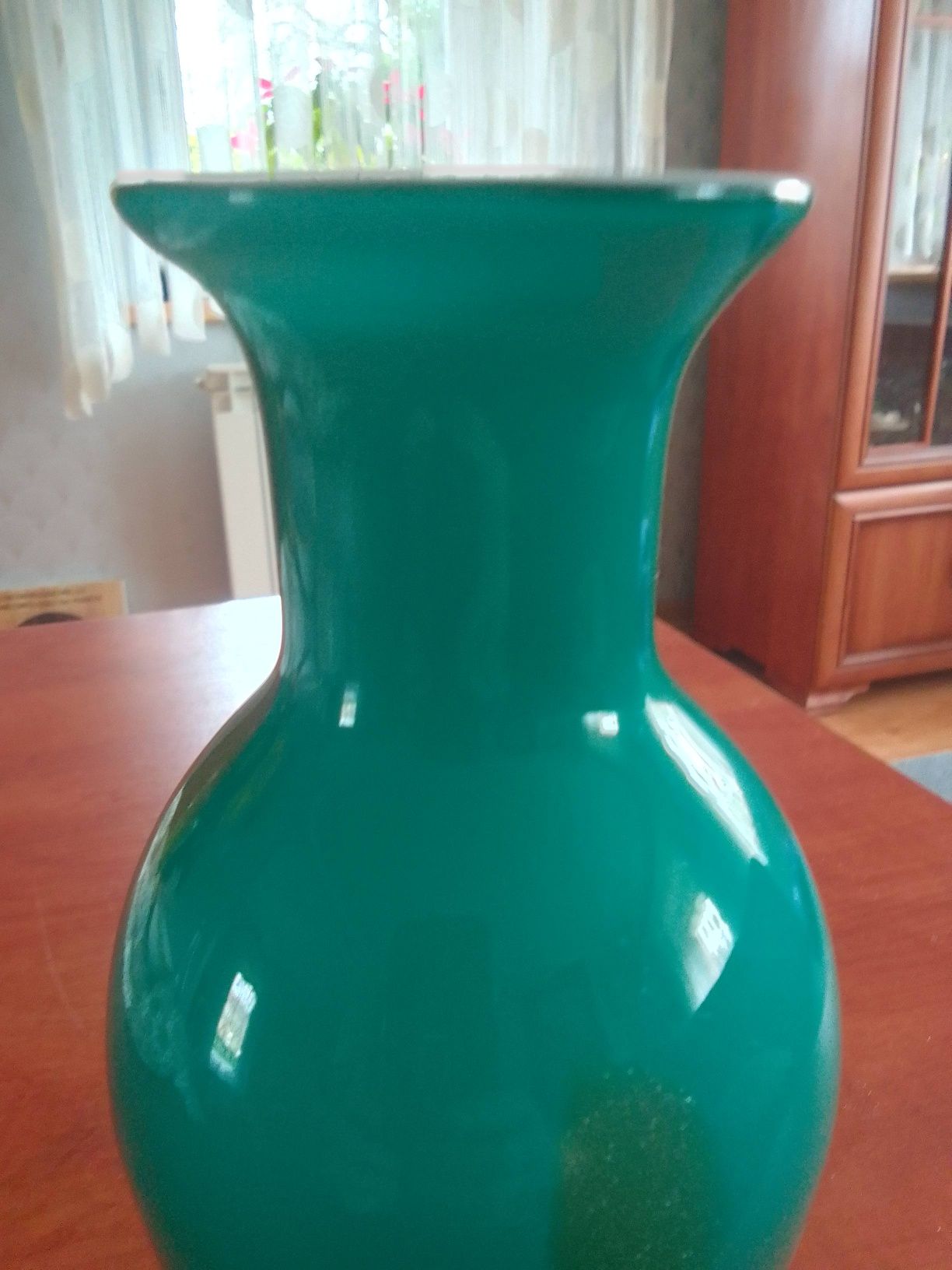 Zielony szklany wazon