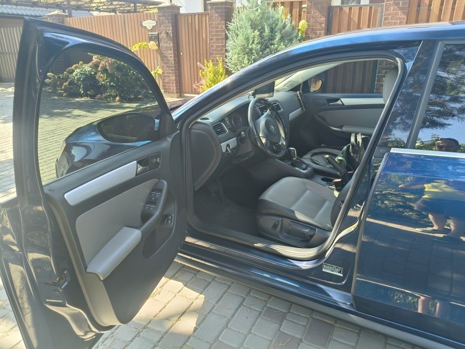 Продам VW Jetta 1.4 tsi, hybrid, 2013 года