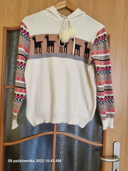 Sweter damski z kapturem