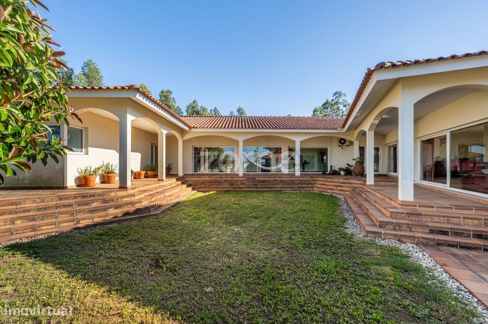 Moradia Individual Térrea T4 Em Oliveira De Azeméis