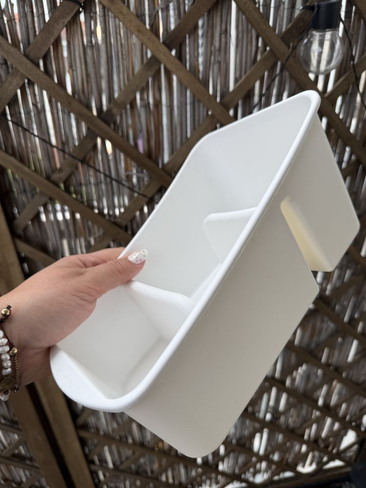 Biały plastikowy pojemnik na przyprawy organizer