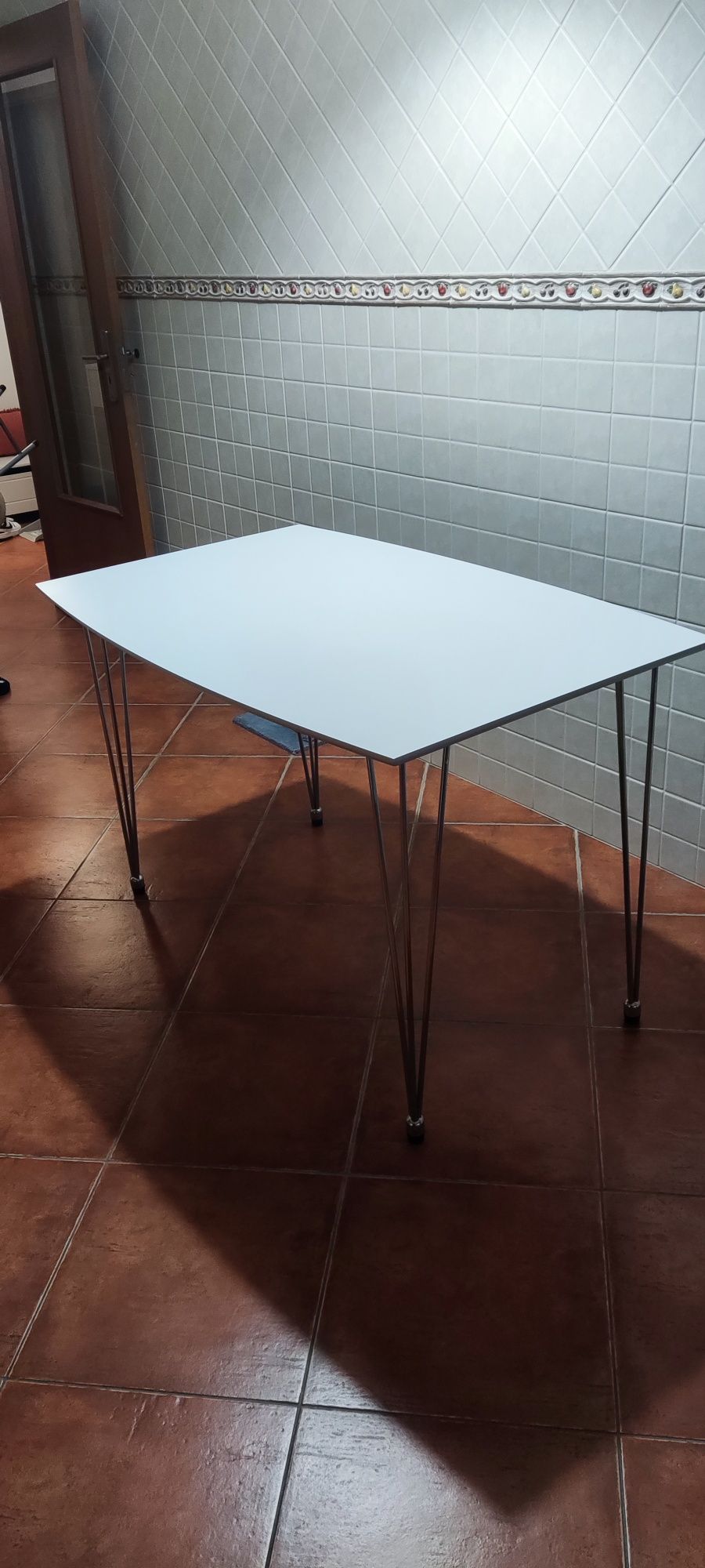 Mesa de cozinha branca