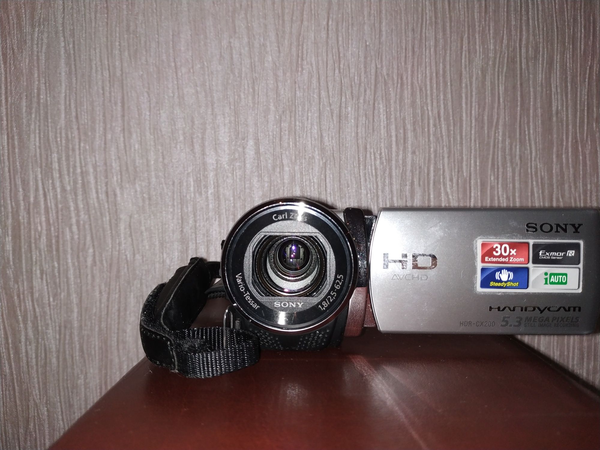 Відеокамера SONY HDR–CX200E silver + подарунок