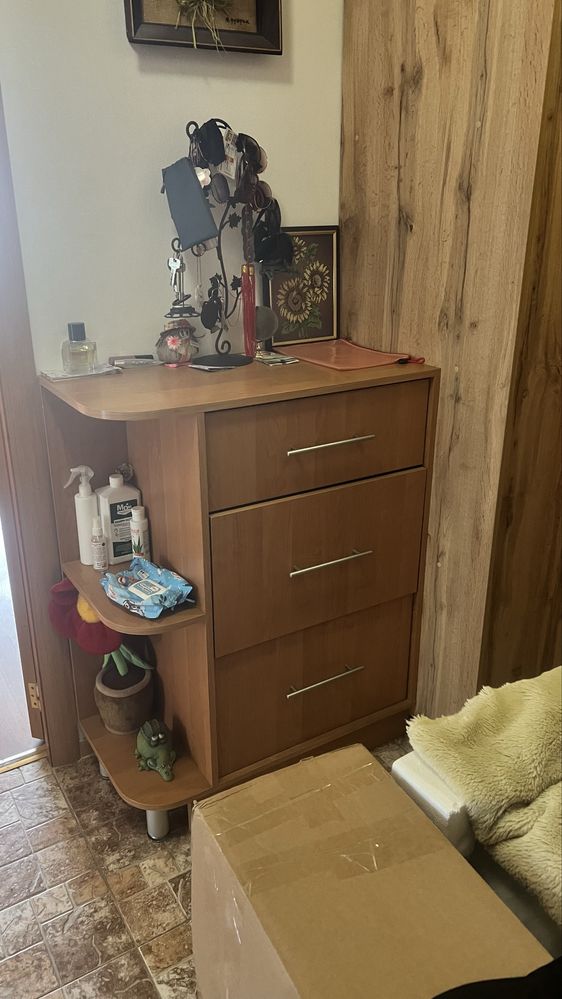 Продам 2 тумби в передпокій + дзеркало