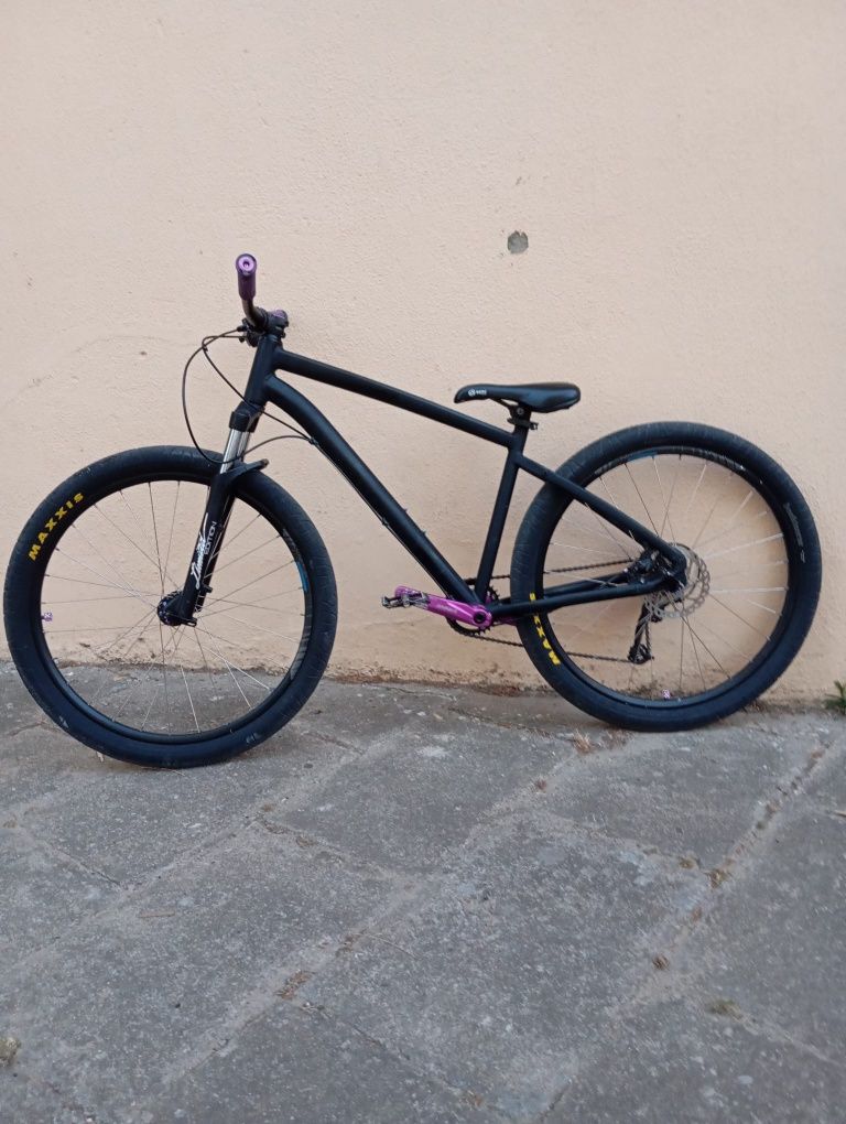 Vendo bicicleta 380€ tamanho 27.5 valor negociável