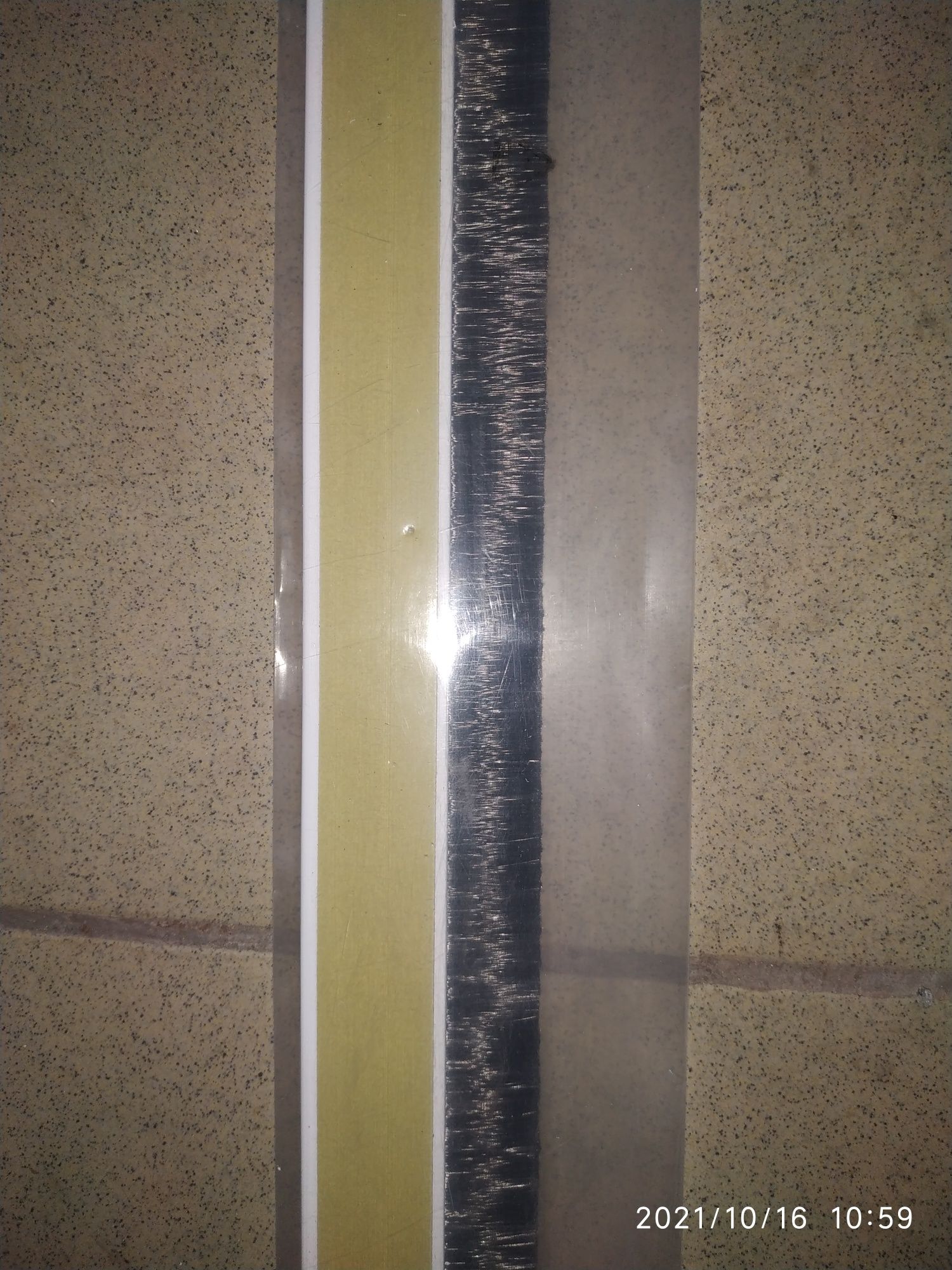Samoprzylepna uszczelka szczotkowa do drzwi 100x4cm