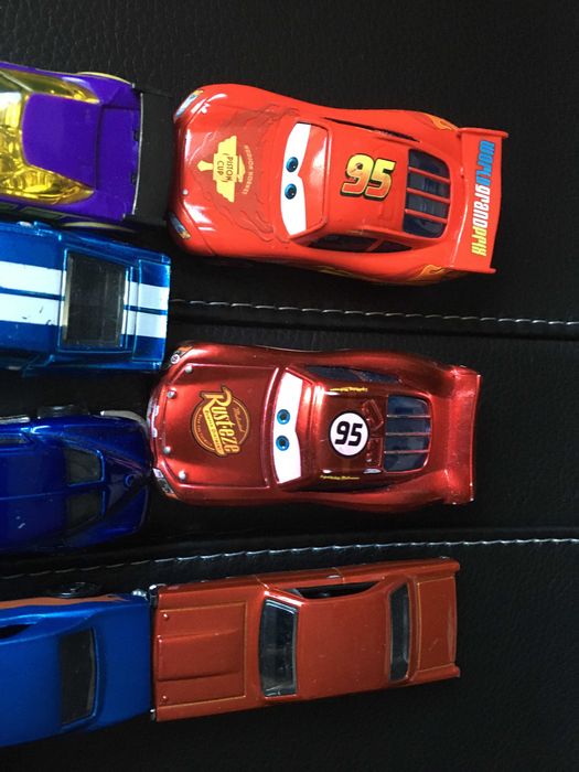 9 carrinhos & avião & skate = 5 EUR