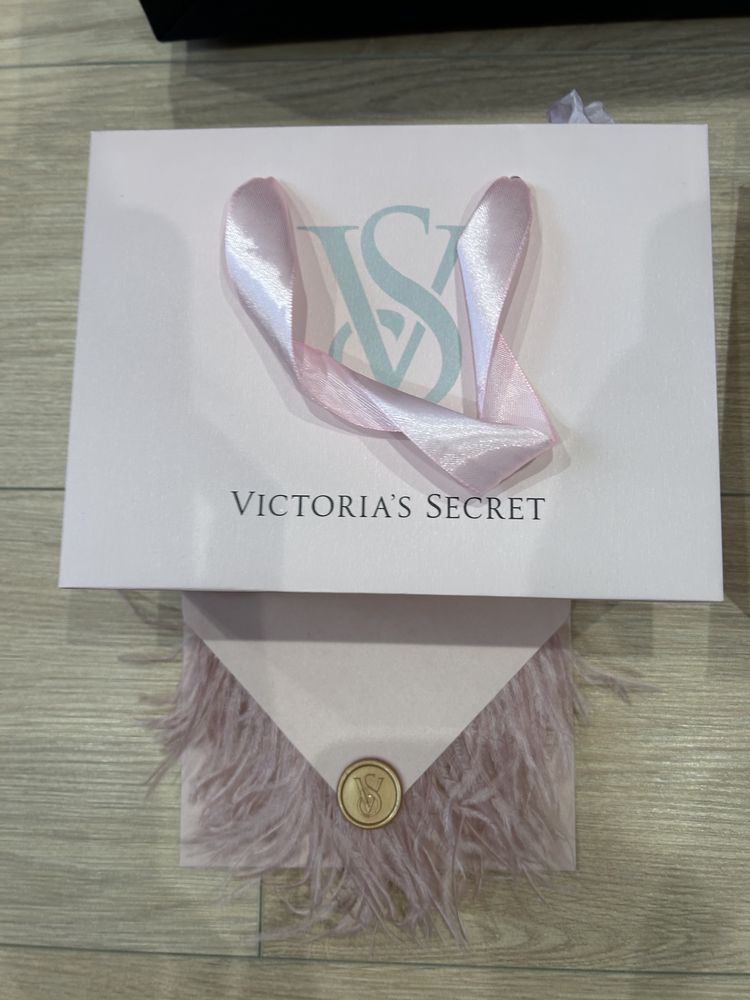 Фирменные пакеты.Victoria’s secret,,massimo dutti ,Pierre Cardin