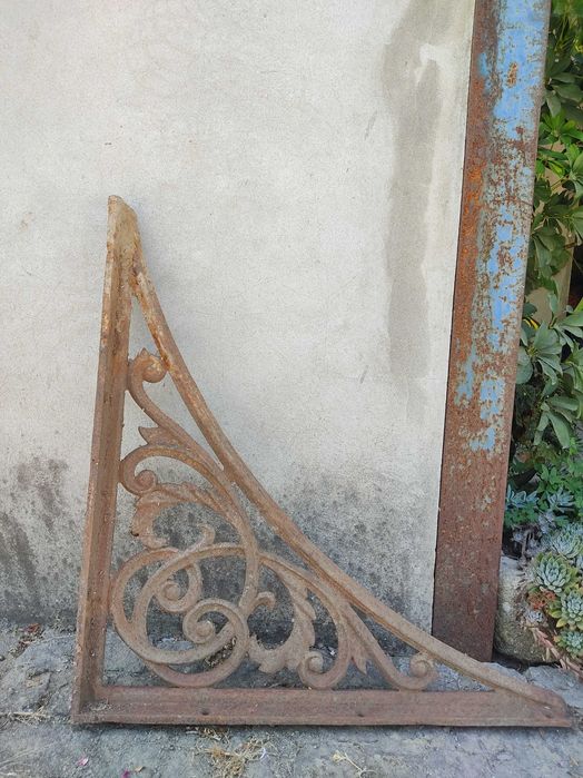 Peça antiga em ferro