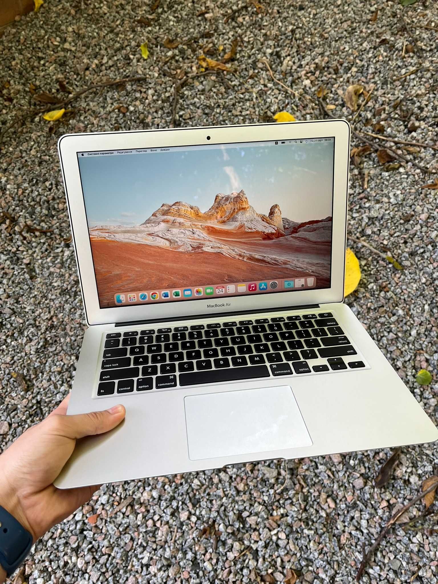 MacBook Air 13 A1466 8/128 в ідеальному стані