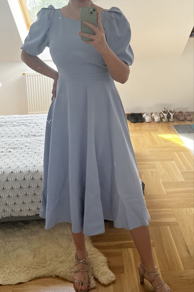 Jasnoniebieska sukienka midi