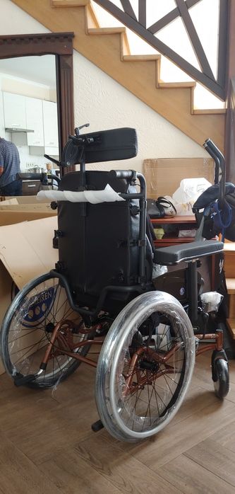 Продам абсолютно нову багатопозиційну коляску підвищеного комфорту .