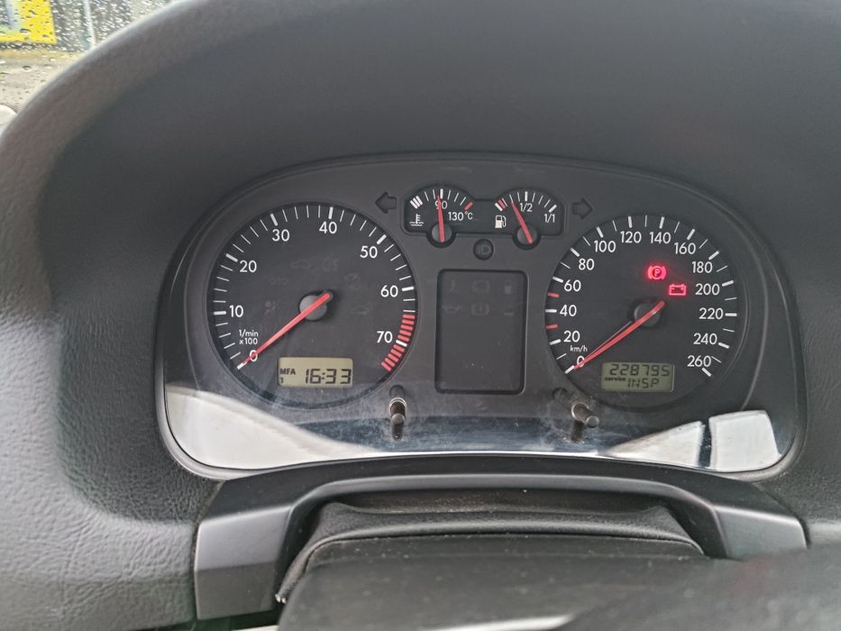 Volkswagen Golf IV 1.6 SR Comfortline- 1 właściciew kraju l od 2013r.