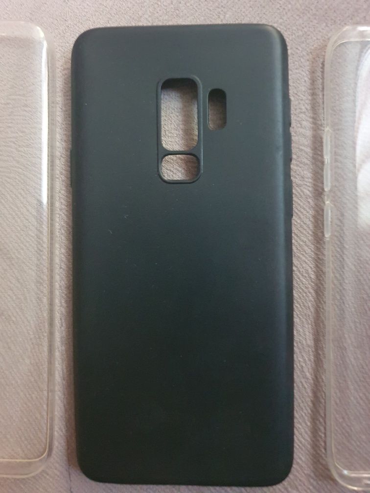 Etui na telefon..