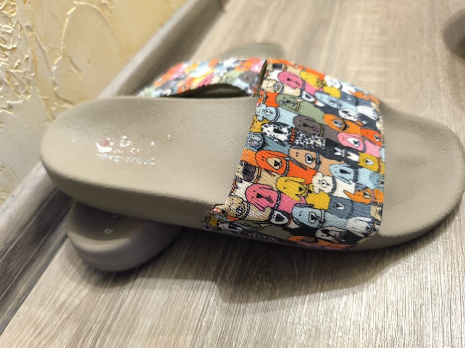 Шльопанці скечерс