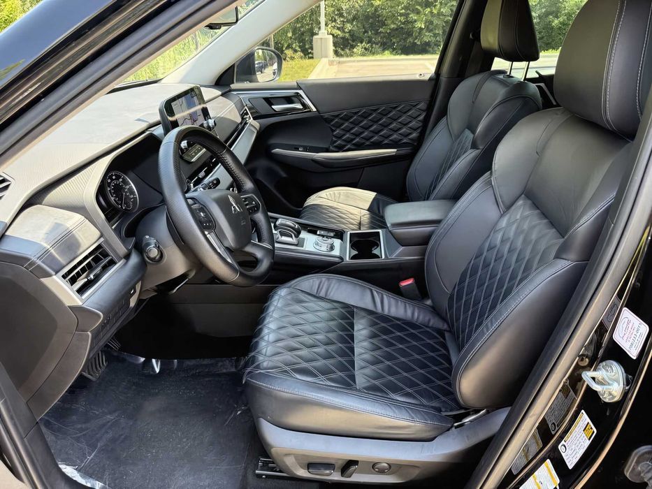 Mitsubishi Outlander      2022