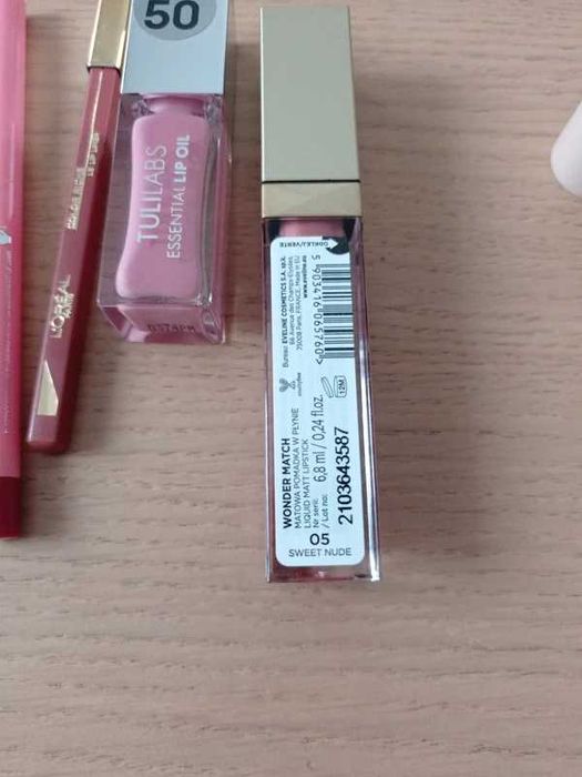 Pomadki konturówki błyszczyk