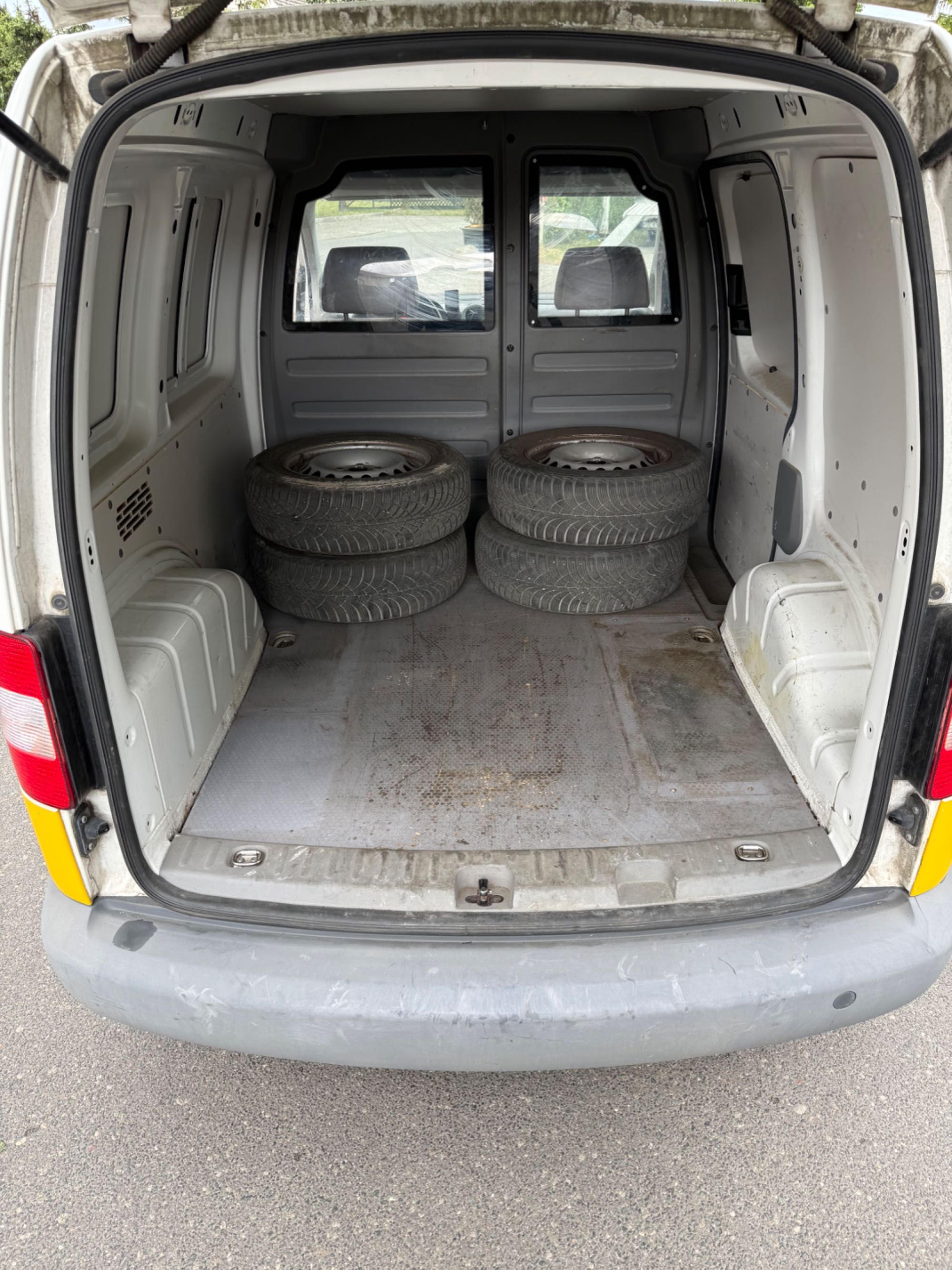 Volkswagen Caddy 1.9 TDI DSG automat 2009r zarejestrowany