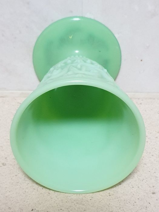 Fantástico raro antigo cálice em vidro opalino