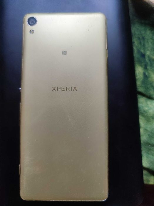Sony Xperia F3111    Sony Experia C2105