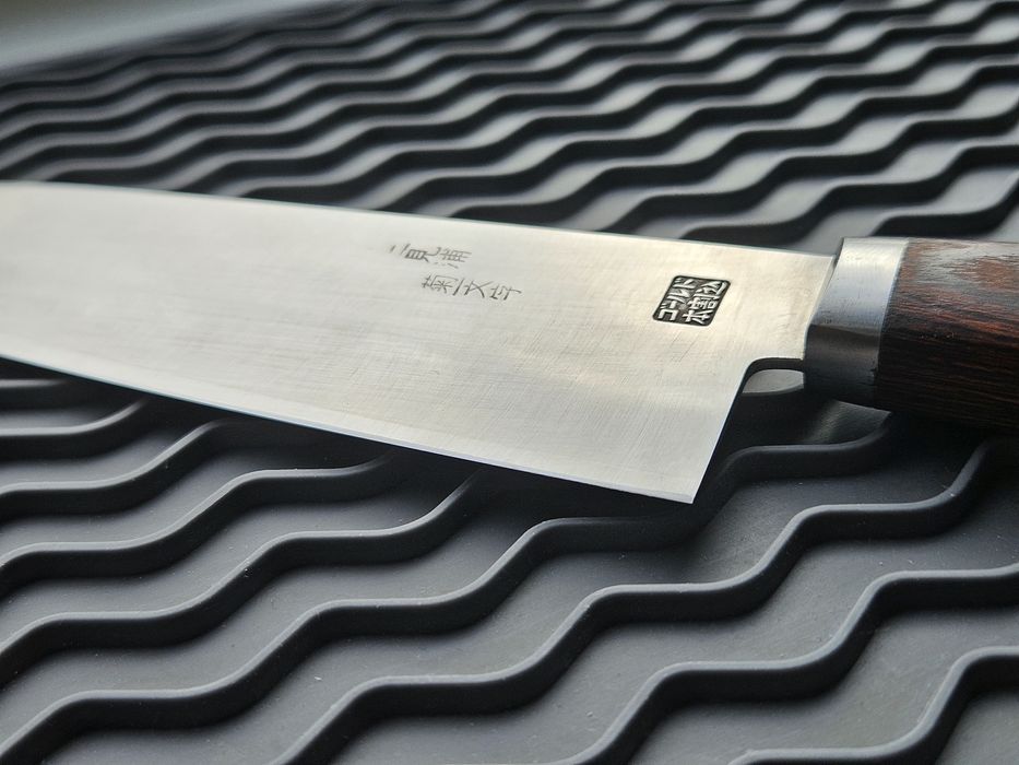 Nóż kuchenny japoński Hitohira Santoku kuty VG-1 ひとひら (一片)