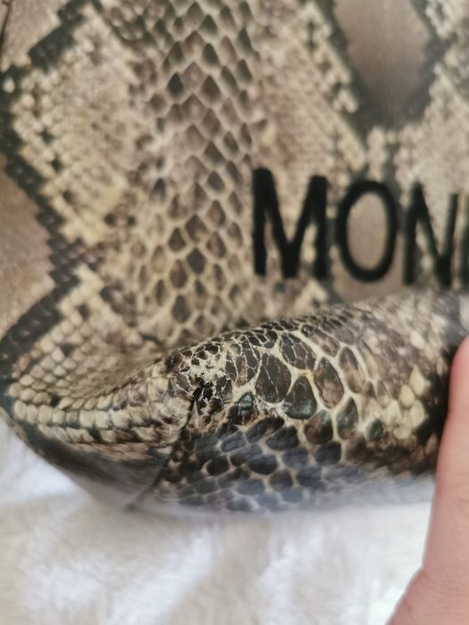 Torebka monnari motyw węża do ręki złoty beżowy